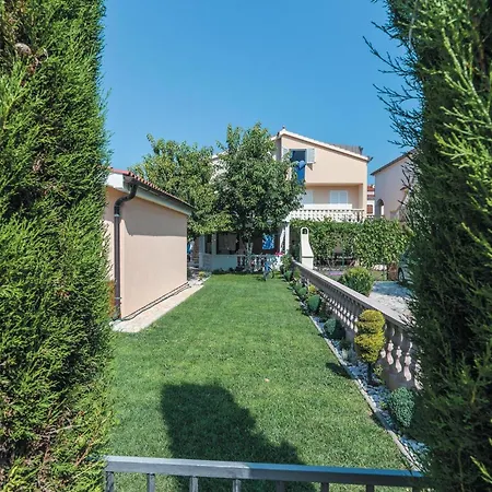 Pet Friendly In Privlaka With Kitchen Привлака