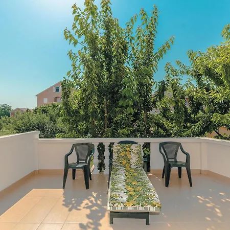 Апартаменты Pet Friendly In Privlaka With Kitchen *